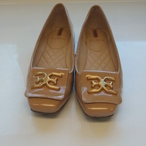 Elegant Tan Flats with Gold Accent